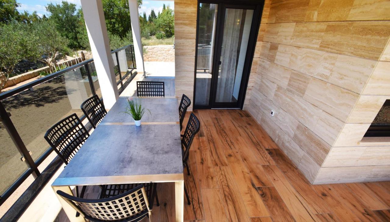 Villa Apartments Filip Starigrad Paklenica Exterior foto