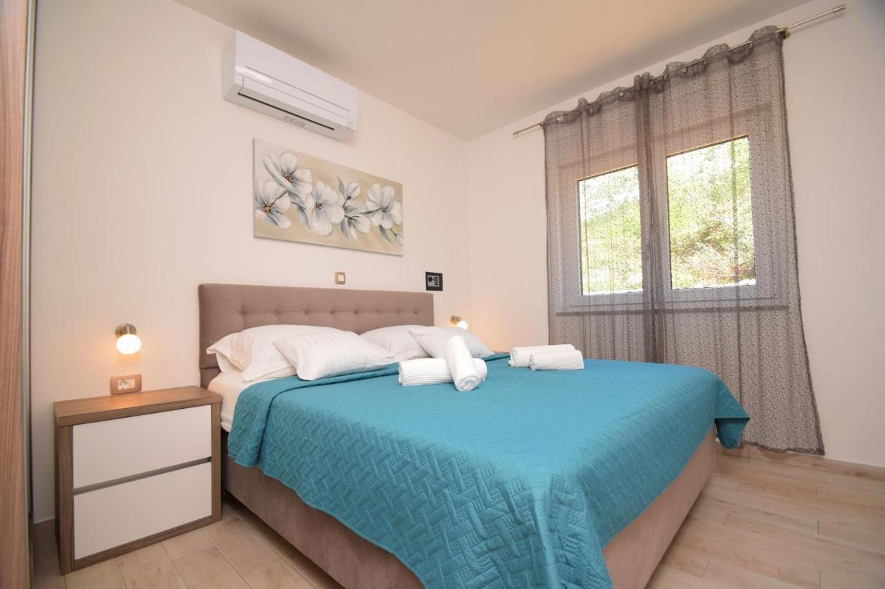 Villa Apartments Filip Starigrad Paklenica Exterior foto