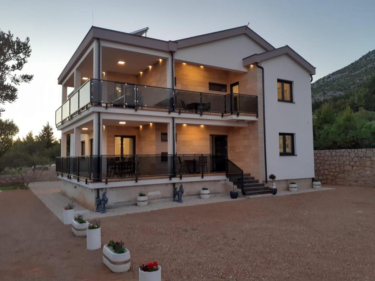 Villa Apartments Filip Starigrad Paklenica Exterior foto