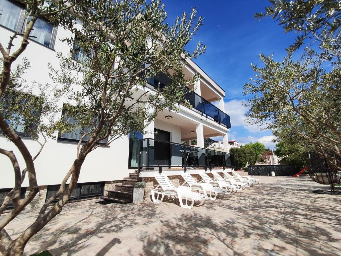 Villa Apartments Filip Starigrad Paklenica Exterior foto